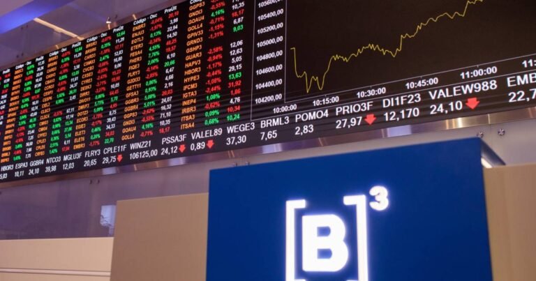 Ibovespa sobe impulsionado por pesquisa eleitoral e valorização do petróleo